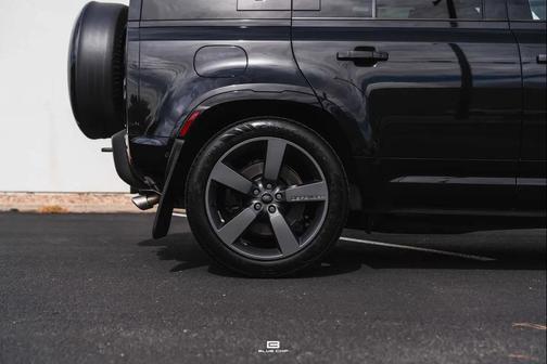 2024 Land Rover Defender 110 V8