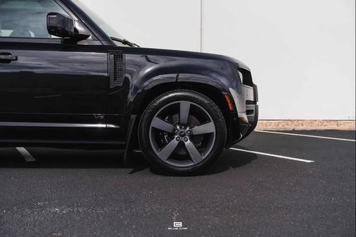 2024 Land Rover Defender 110 V8
