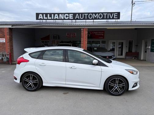 Oxford White 2018 Ford Focus ST