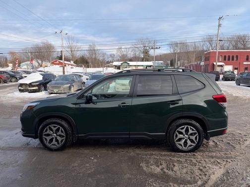 2024 Subaru Forester Premium