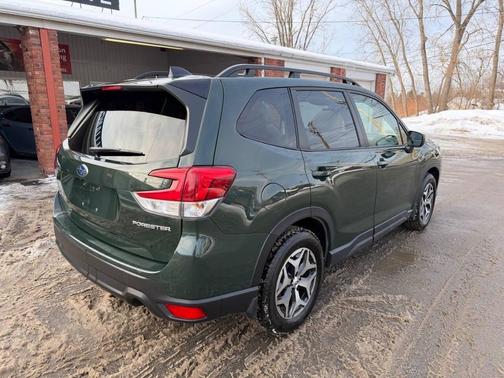 2024 Subaru Forester Premium