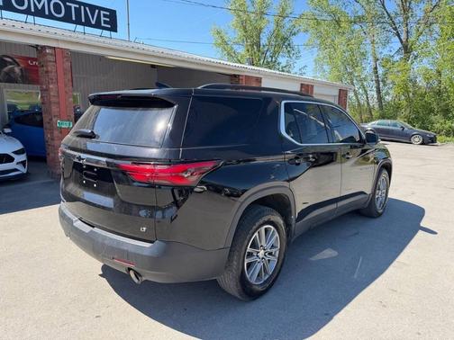 Mosaic Black Metallic 2023 Chevrolet Traverse LT Cloth