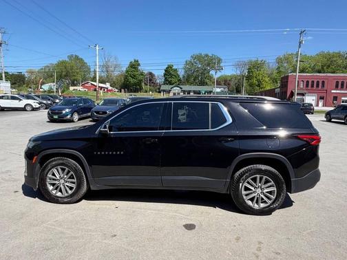 Mosaic Black Metallic 2023 Chevrolet Traverse LT Cloth