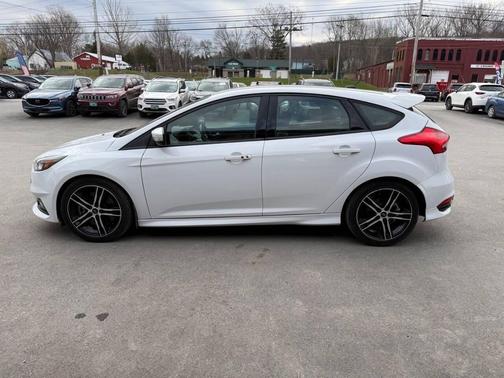 Oxford White 2018 Ford Focus ST