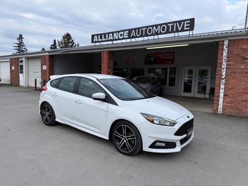 Oxford White 2018 Ford Focus ST