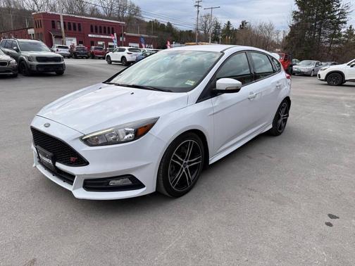 Oxford White 2018 Ford Focus ST