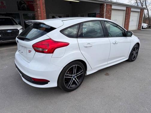 Oxford White 2018 Ford Focus ST