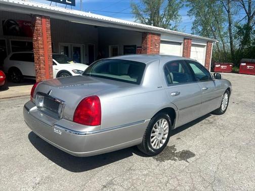 2003 Lincoln Town Car Executive