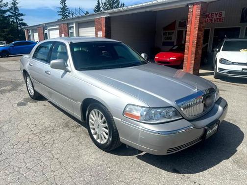 2003 Lincoln Town Car Executive