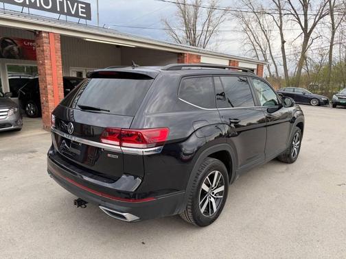 Deep Black Pearl 2022 Volkswagen Atlas 2.0T SE
