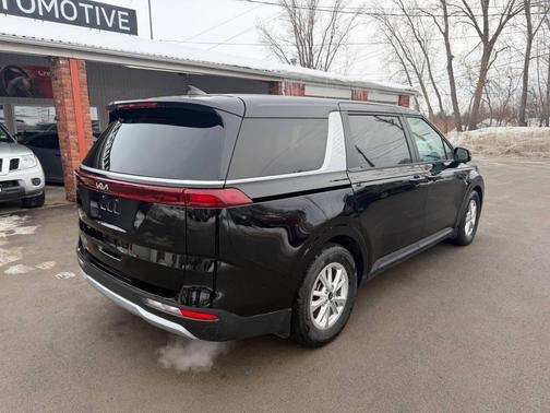 2023 Kia Carnival LX