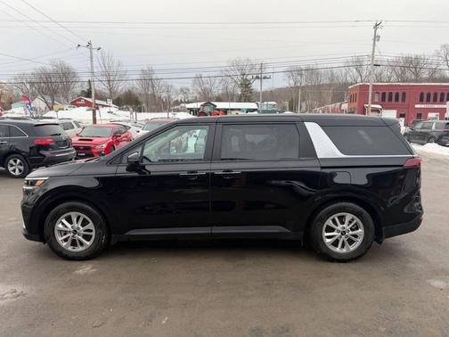 2023 Kia Carnival LX