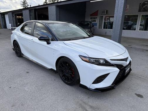 Wind Chill Pearl w/Midnight Black Metallic Roof 2022 Toyota Camry TRD