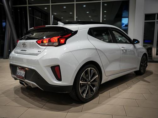 2019 Hyundai Veloster 2