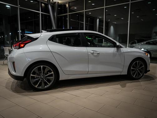 2019 Hyundai Veloster 2