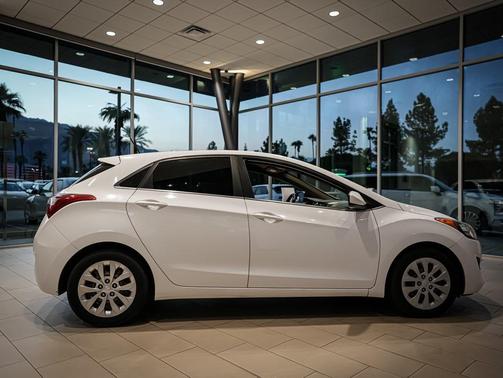 2017 Hyundai Elantra GT Base