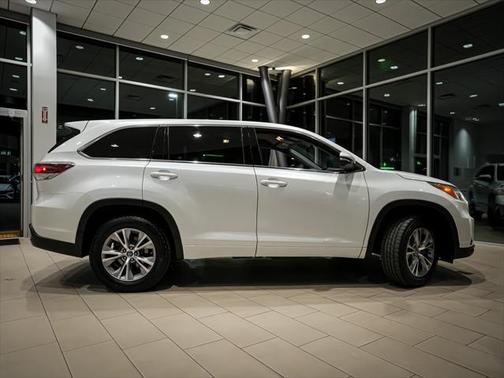 2016 Toyota Highlander LE