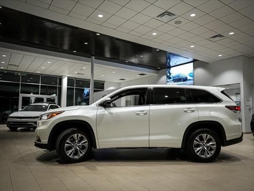2016 Toyota Highlander LE