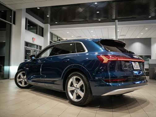 2019 Audi e-tron Premium Plus
