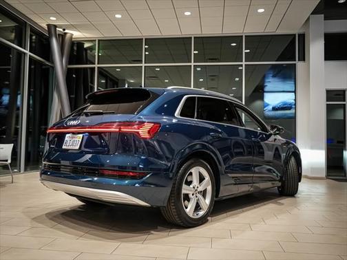 2019 Audi e-tron Premium Plus