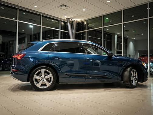 2019 Audi e-tron Premium Plus