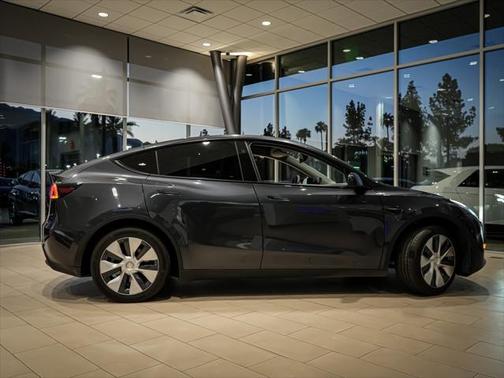 2024 Tesla Model Y Long Range Dual Motor All-Wheel Drive