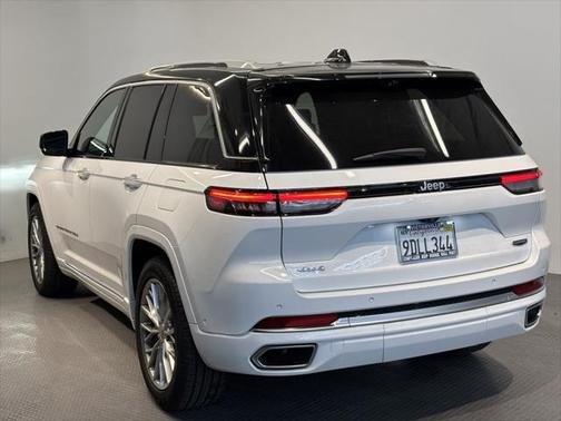 2023 Jeep Grand Cherokee Summit