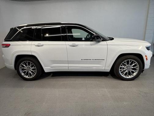 2023 Jeep Grand Cherokee Summit