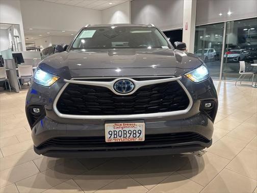 2022 Toyota Highlander Hybrid XLE