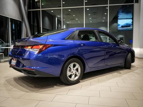 2022 Hyundai ELANTRA SE