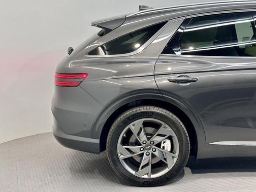 2025 Genesis Electrified GV70 Advanced