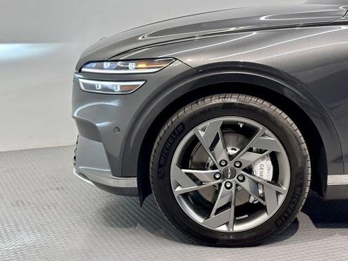 2025 Genesis Electrified GV70 Advanced