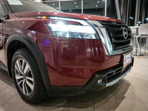 2022 Nissan Pathfinder SL 2WD