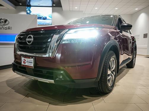 2022 Nissan Pathfinder SL 2WD