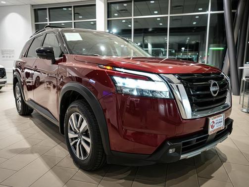 2022 Nissan Pathfinder SL 2WD