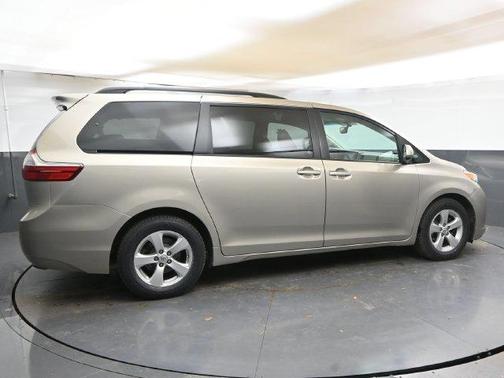 Creme Brulee 2017 Toyota Sienna LE