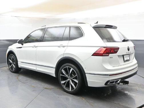 Opal White Pearl Effect 2024 Volkswagen Tiguan 2.0T SEL R-Line