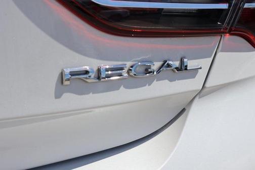 2018 Buick Regal Sportback Essence