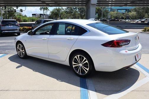 2018 Buick Regal Sportback Essence