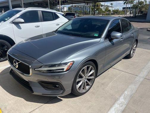Gray Metallic 2019 Volvo S60 T5 Momentum