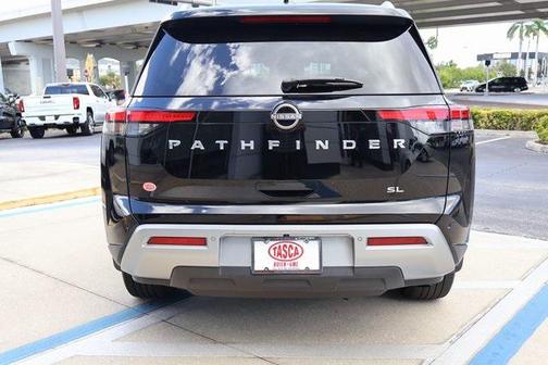 2022 Nissan Pathfinder SL 2WD