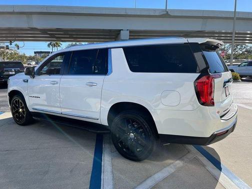 2022 GMC Yukon XL SLT