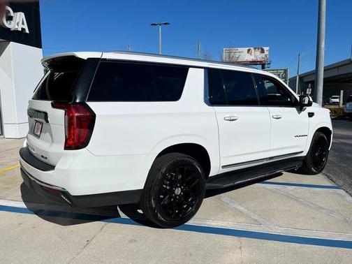 2022 GMC Yukon XL SLT