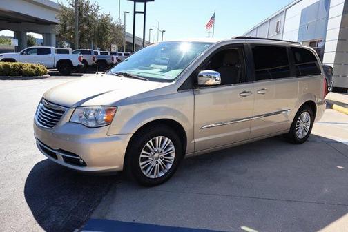 2015 Chrysler Town & Country Touring-L