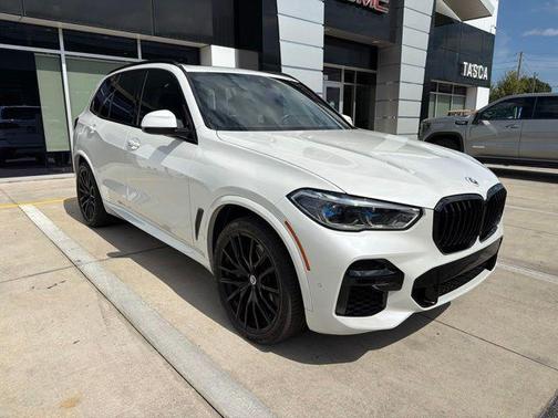 Mineral White Metallic 2023 BMW X5 M50i