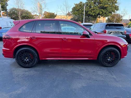 2016 Porsche Cayenne GTS