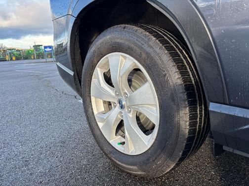 2022 Subaru Ascent Base 8-Passenger