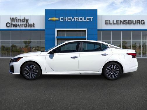 Glacier White 2025 Nissan Altima SV