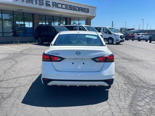 Glacier White 2025 Nissan Altima SV