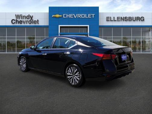 Black 2025 Nissan Altima SV